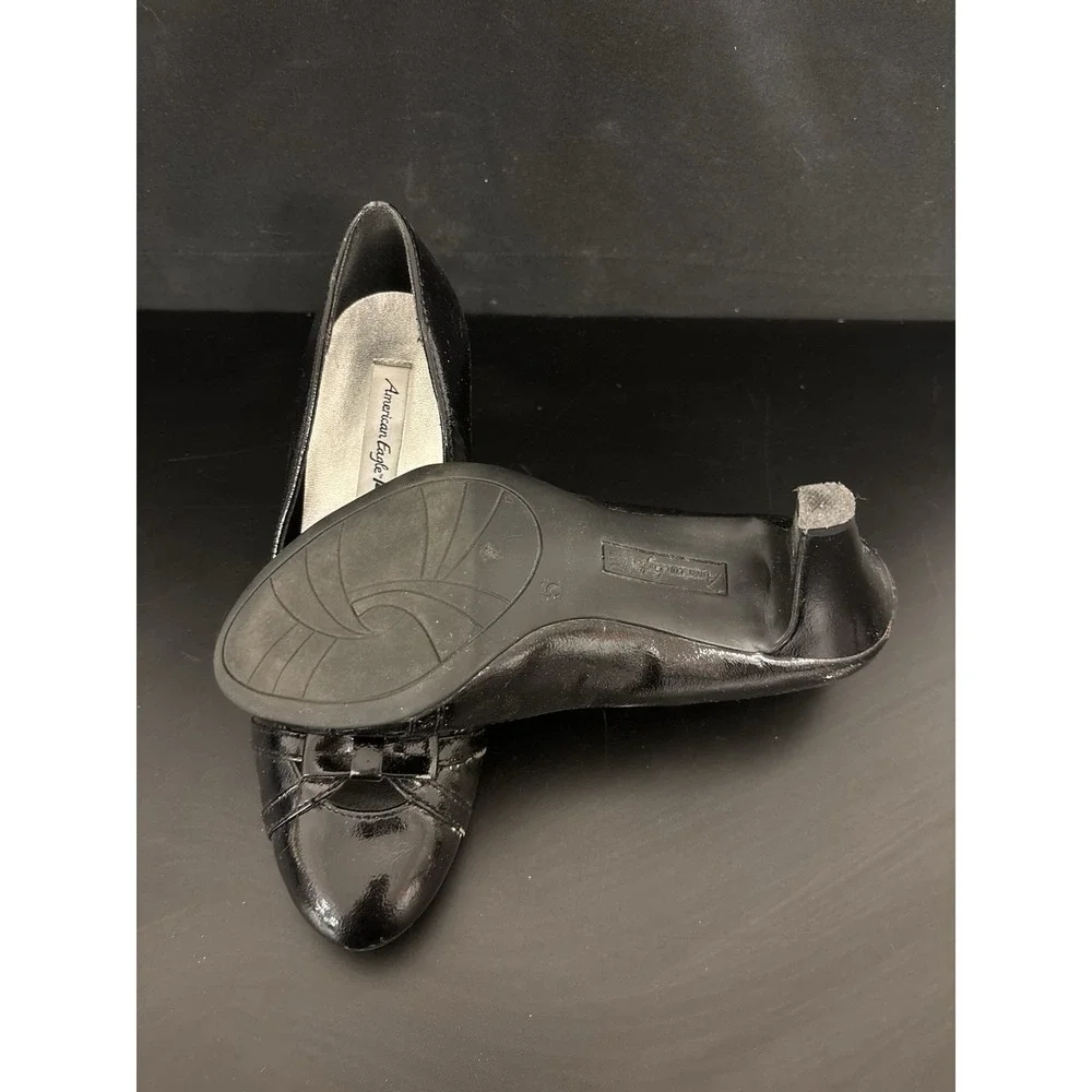 Womens Vintage Black American Eagle Heels size 5 some scuffs on heel